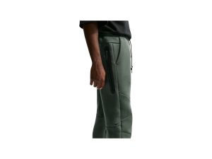 TECH FLEECE JOGGERS.2
